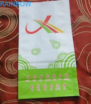 Бумага Kraft выровняла фольгу внутри конструкции жареного цыпленка упаковывая подгонянной мешками