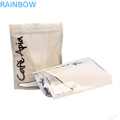 Грациозно изогнутые мешки чая Lipton упаковывая стоят вверх подгонянный мешок