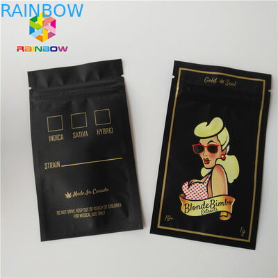 Сторона 3 загерметизировала пластиковые мешки упаковывая для аксессуаров одежды/девушки