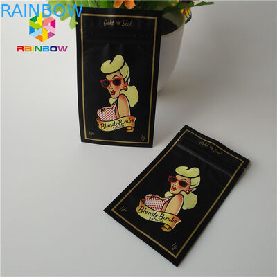 Сторона 3 загерметизировала пластиковые мешки упаковывая для аксессуаров одежды/девушки