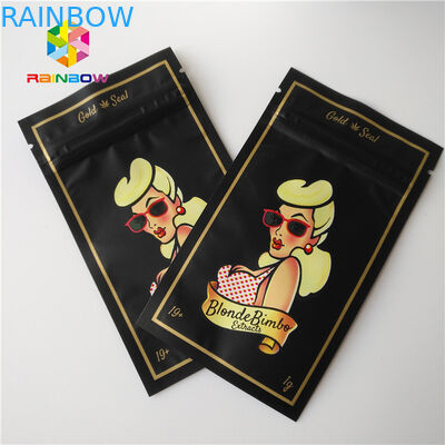 Сторона 3 загерметизировала пластиковые мешки упаковывая для аксессуаров одежды/девушки