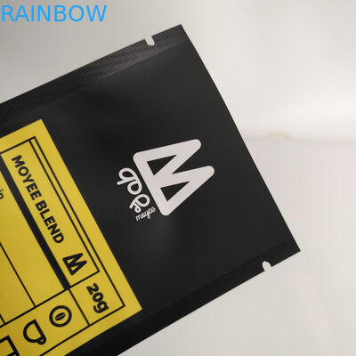 1 кг 500 граммов 250 граммов стоит вверх сумка черного штейнового кофе упаковывая с верхними молнией и алюминиевой фольгой внутри сумок