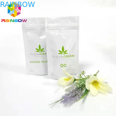 Пакетики чая упаковывая, подгонянное лоснистое утра стоят вверх аттестованное УПРАВЛЕНИЕ ПО САНИТАРНОМУ НАДЗОРУ ЗА КАЧЕСТВОМ ПИЩЕВЫХ ПРОДУКТОВ И МЕДИКАМЕНТОВ мешков