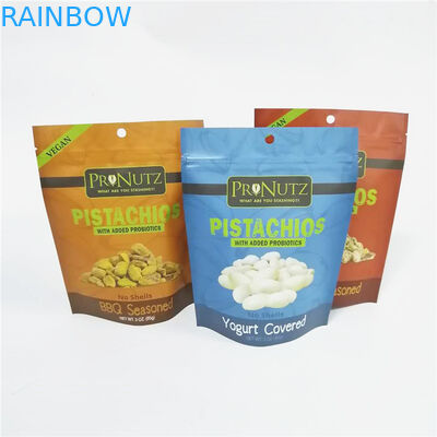 гайки слоистой пластмассы кладут упаковку в мешки гайки анакардии стоят вверх по сумкам