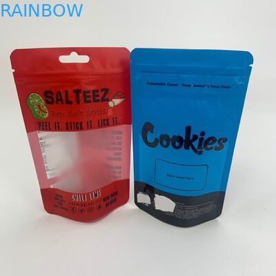 Молния небольшого печенья съестная камедеобразная стоит вверх мешки с окном