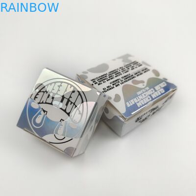 На столе разорвать дисплейные коробки упаковка белые картонные дисплейные коробки