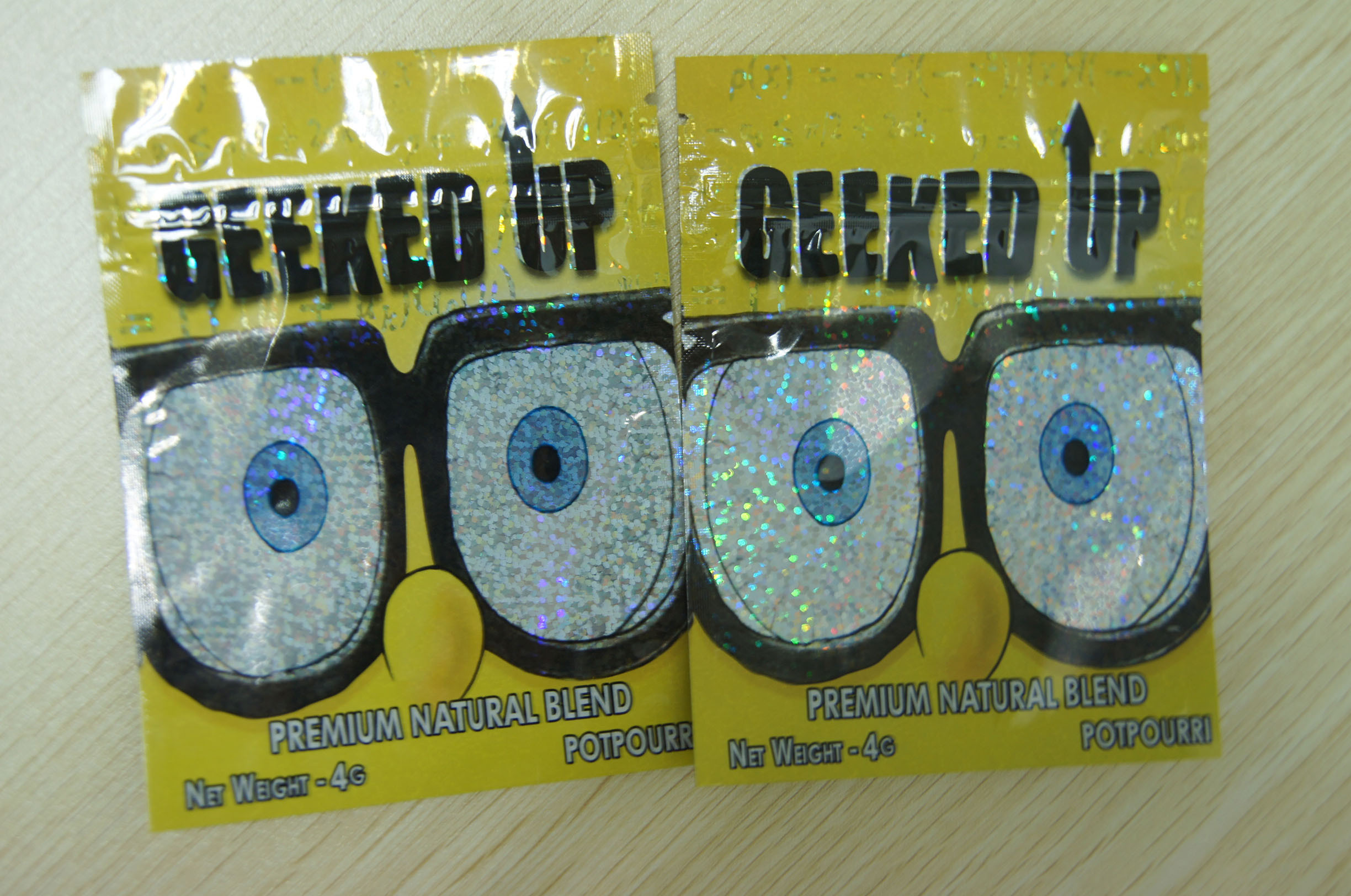 Ziplock травяной ладан упаковывая пластмассу GEEKED фильма лазера 4g ПОДНИМАЕТ желтый цвет