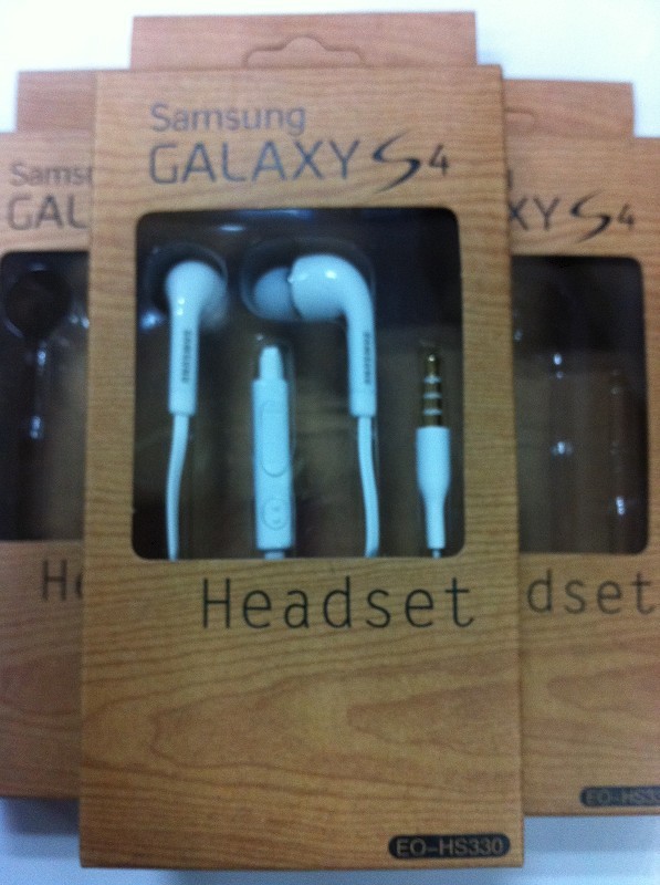 Брайн напечатал бумажную коробку упаковывая для коробки наушника/шлемофона упаковывая с окном дисплея