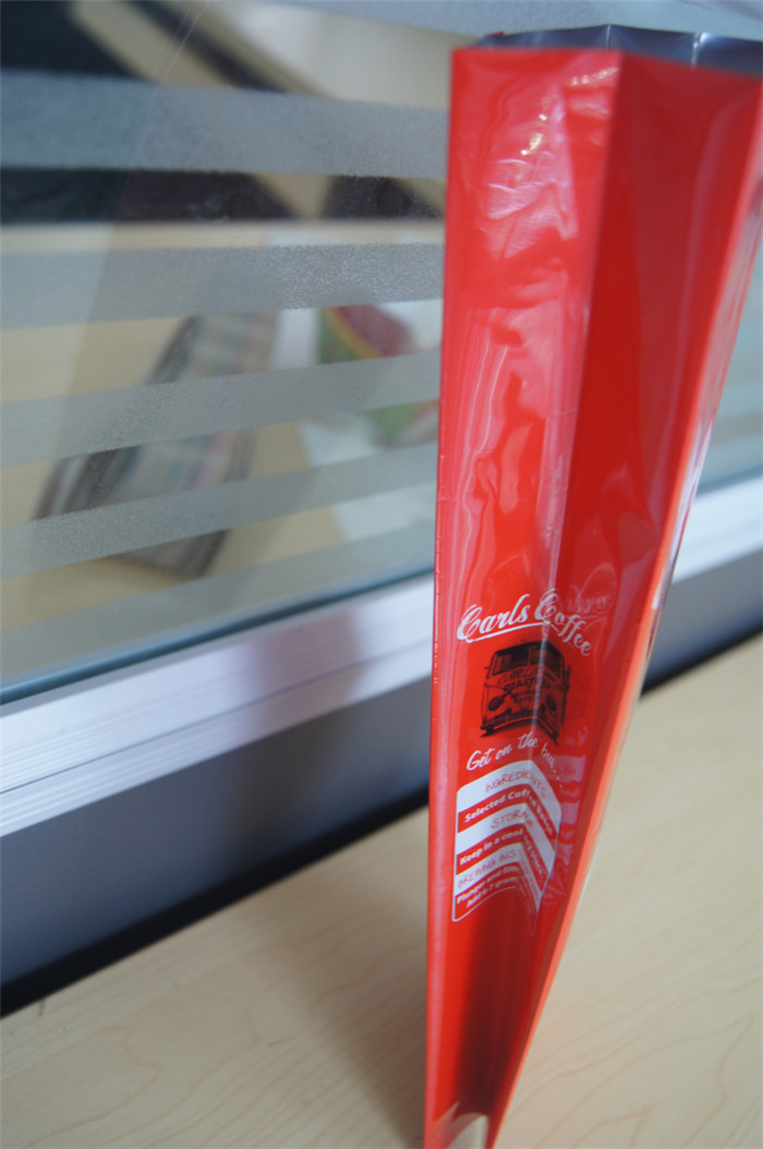 Подгонянные бортовые мешки кофе алюминиевой фольги gusset с клапаном, красным зеленым цветом