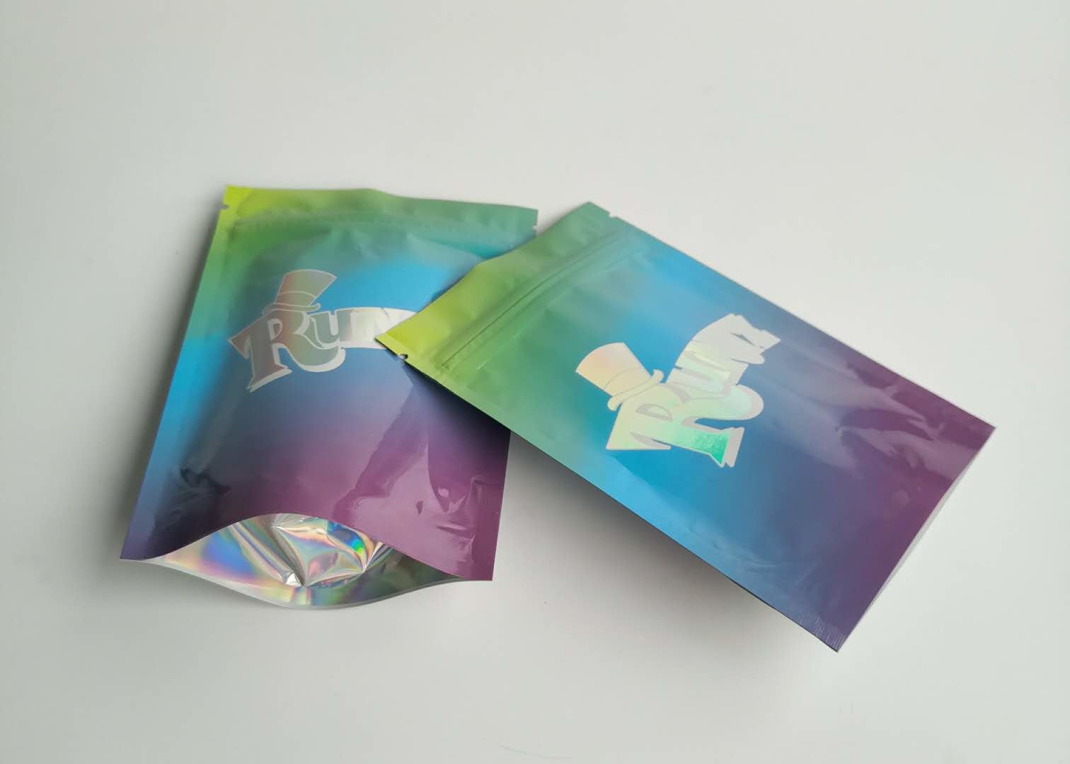 Влагостойкие пластиковые мешки упаковывая ясно печенья окна голографические с молнией