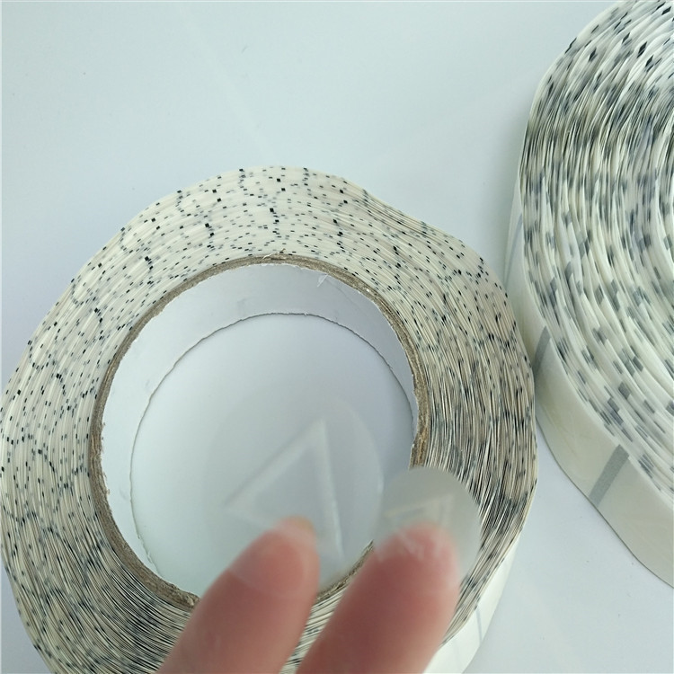 Выбитый предупреждающий рукав сокращения треугольника обозначает ясный стандарт для бутылки жидкости сока